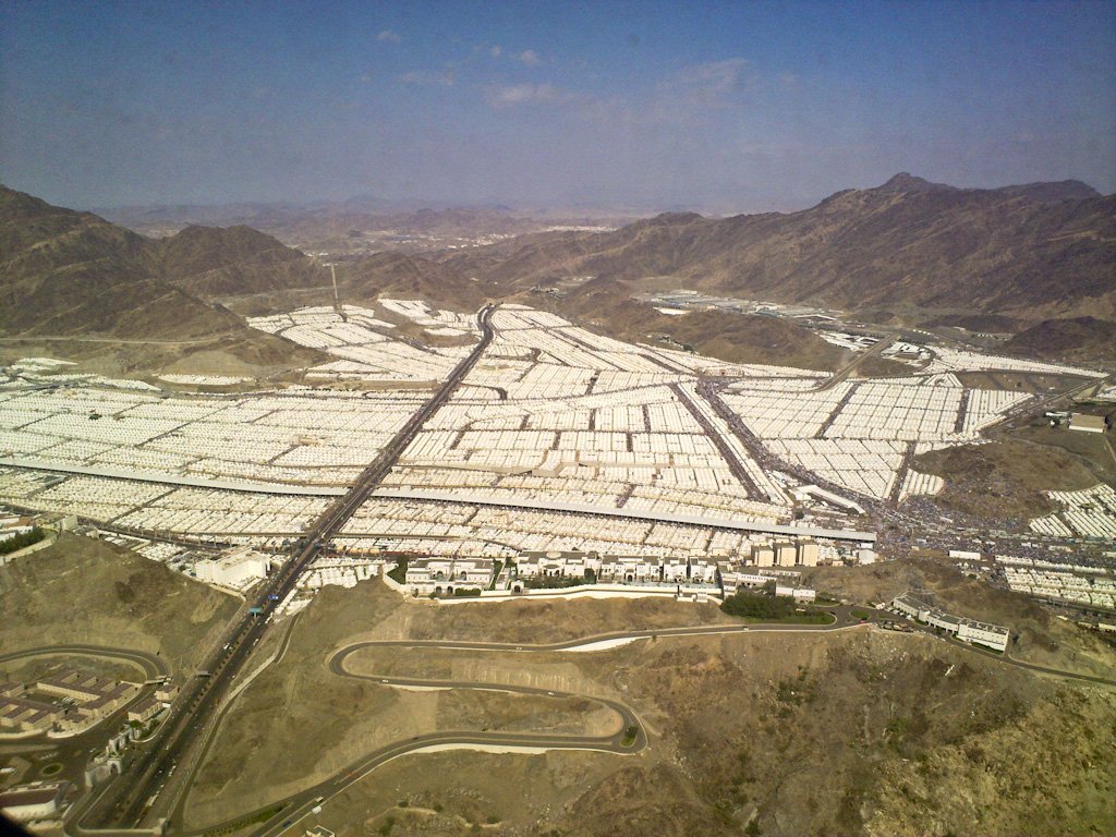 Vue d’ensemble de la ville de tentes blanches de Mina, près de La Mecque, pendant le hajj
